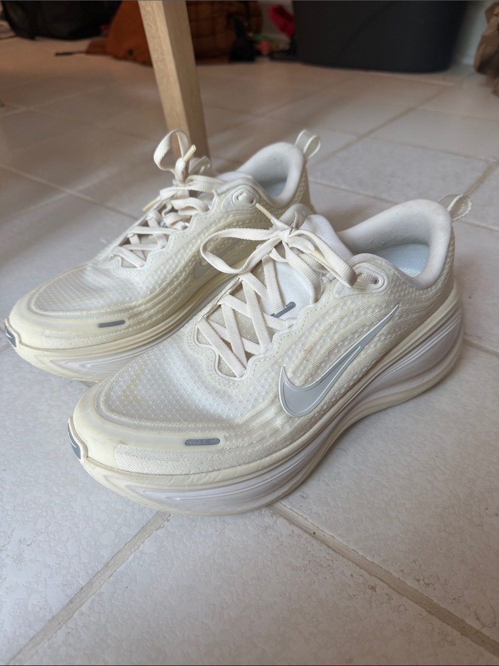 Nike vomero plus Women’s Cream/White Layered running Sneakers